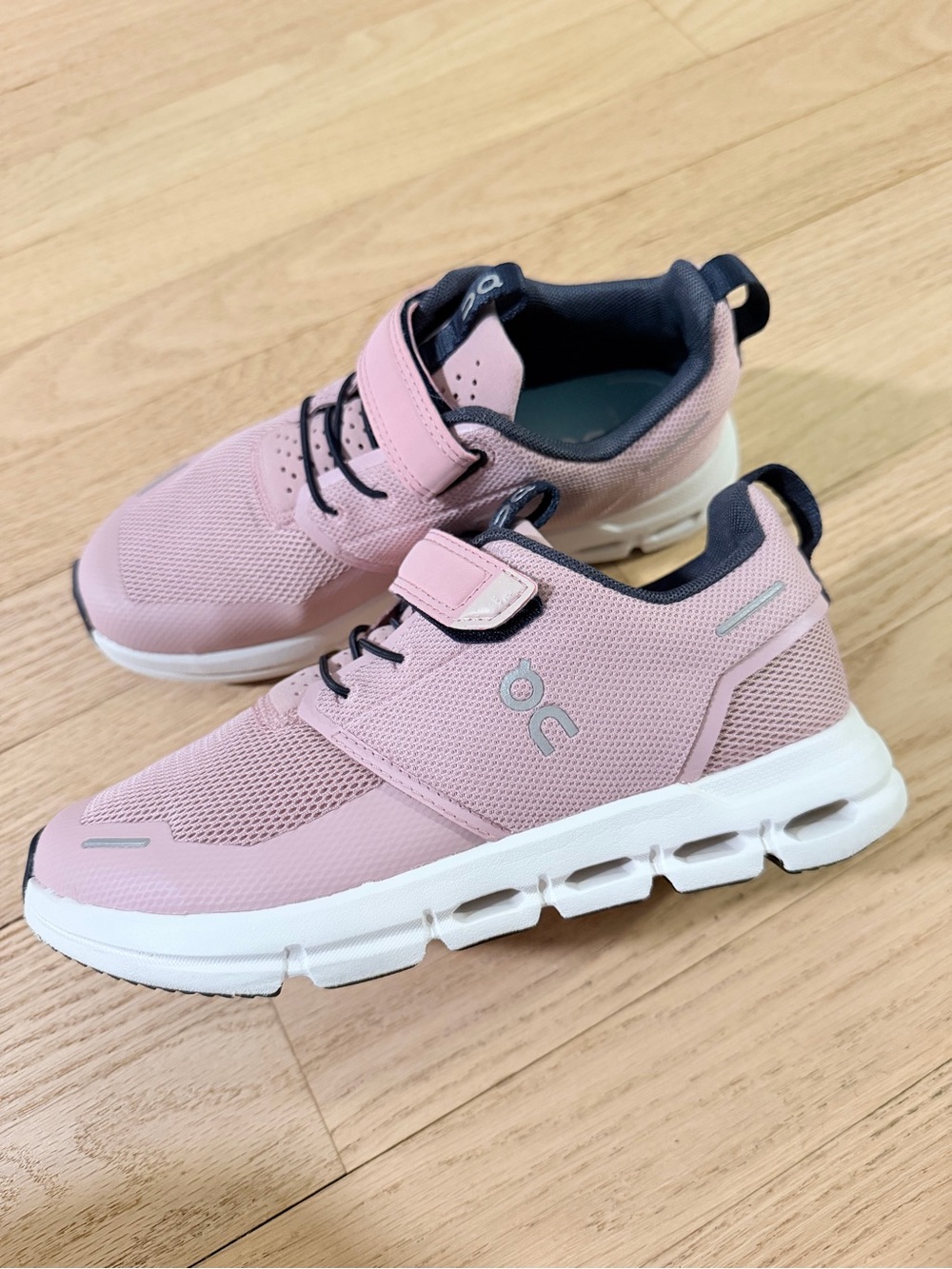 On Cloud Play Kids Sneakers Pink – US Kids Size 2 / EU 33.5